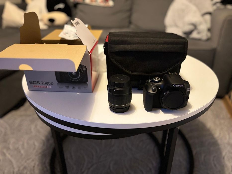 Canon EOS 2000D + 18-55mm IS + torba + karta 16GB — stan idealny