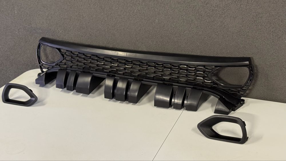 Решітка радіатора SRT Hellcat  Dodge Charger Противотуманки