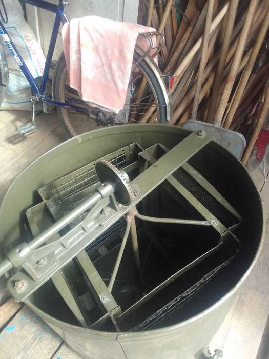 Медогонка б/в в гарному стані