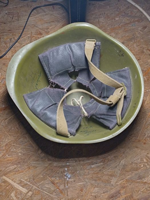 Военная каска участника АТО со звездой