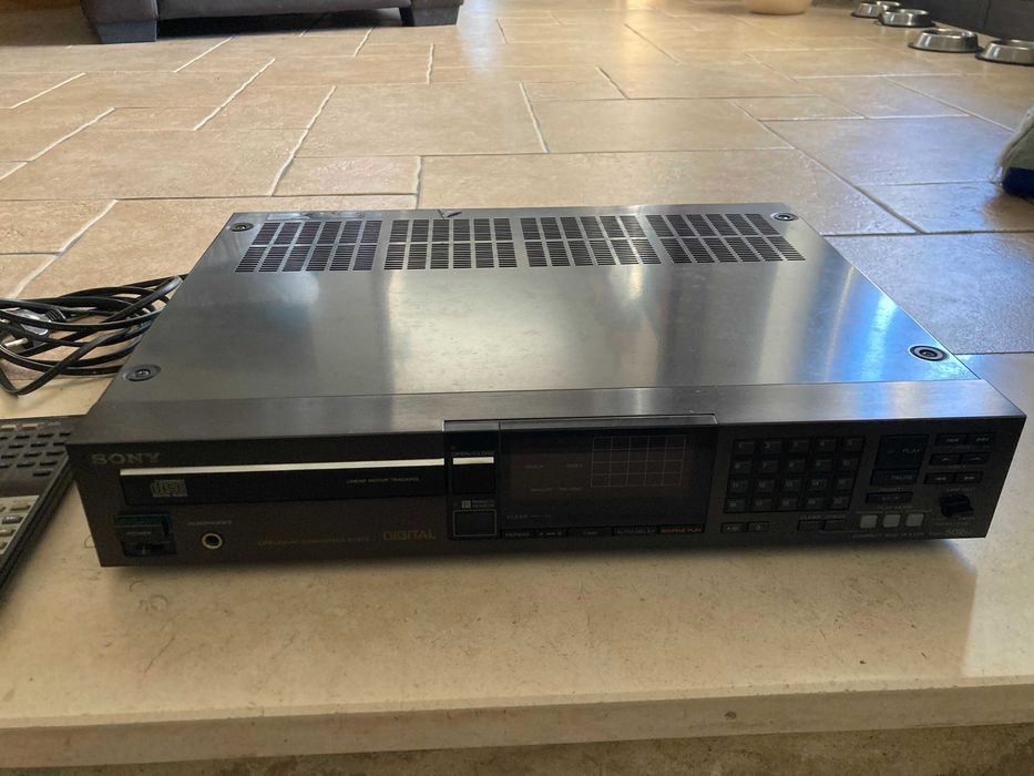 Leitor de CDs Sony CDP-502ES