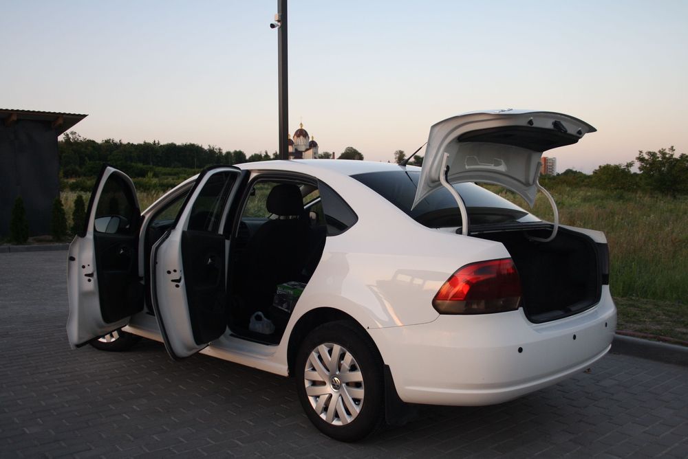 Volkswagen Polo 2011 VIN XW8ZZZ61ZBG022630 фото оголошення 4 з 8