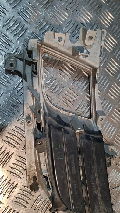 Ramka Kratka Halogenu Prawy Przód Mazda 6 Gh