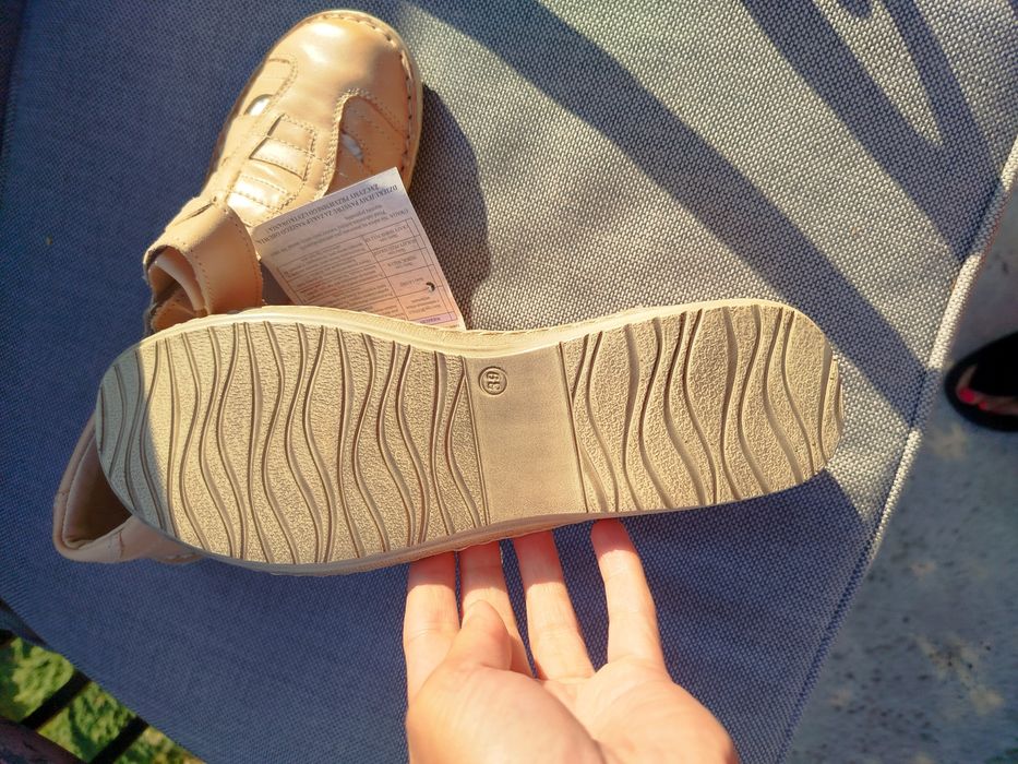 Bardzo wygodne nowe buty Escort r. 39