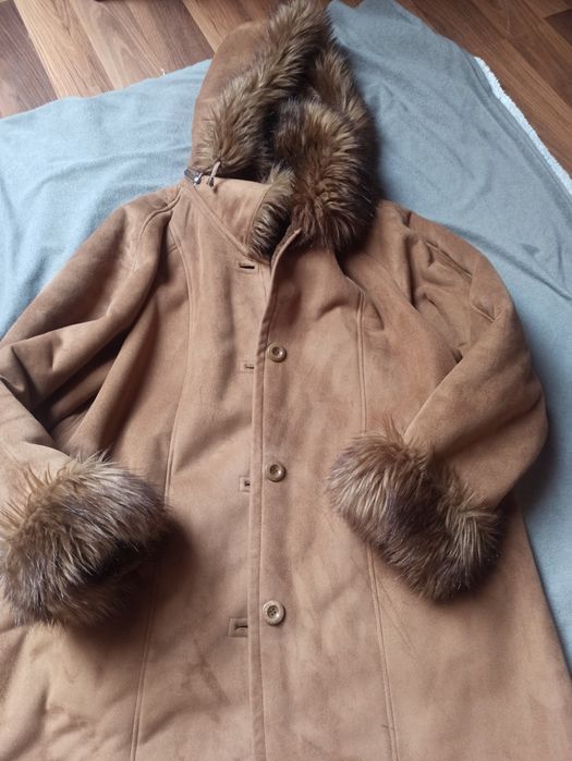 Kożuszki brązowy z kapturem