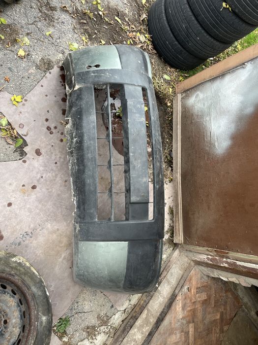 Продам передній бампер пежо партнер