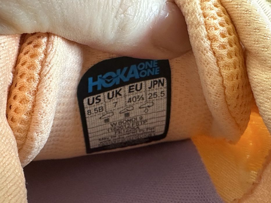 Кросівки Hoka Bondi 9 frost pale tangerine ( РОЗМІР 39 1/3, 40 2/3, 42
