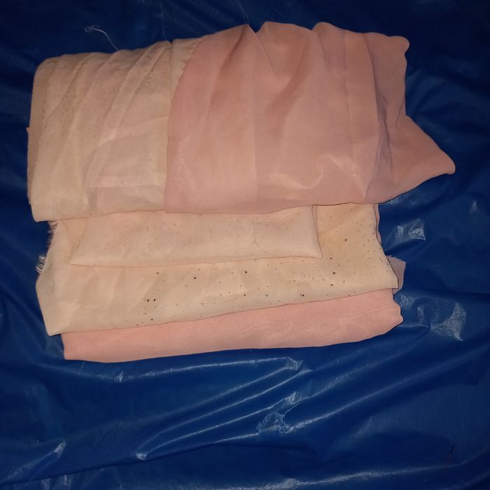 Ткань небольшие остатки  цена за все  125гр.