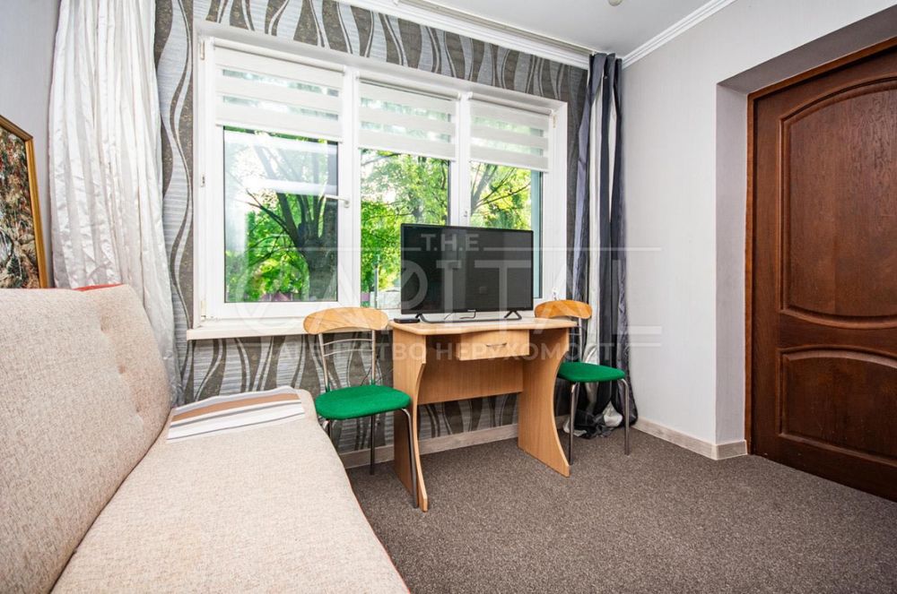 Продаж Фасад! Перший Поверх! Науки 86! Голосіївській Район! 995$ за м²