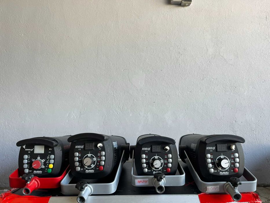 Luzes de estúdio Multiblitz Xenolux com DEFEITO