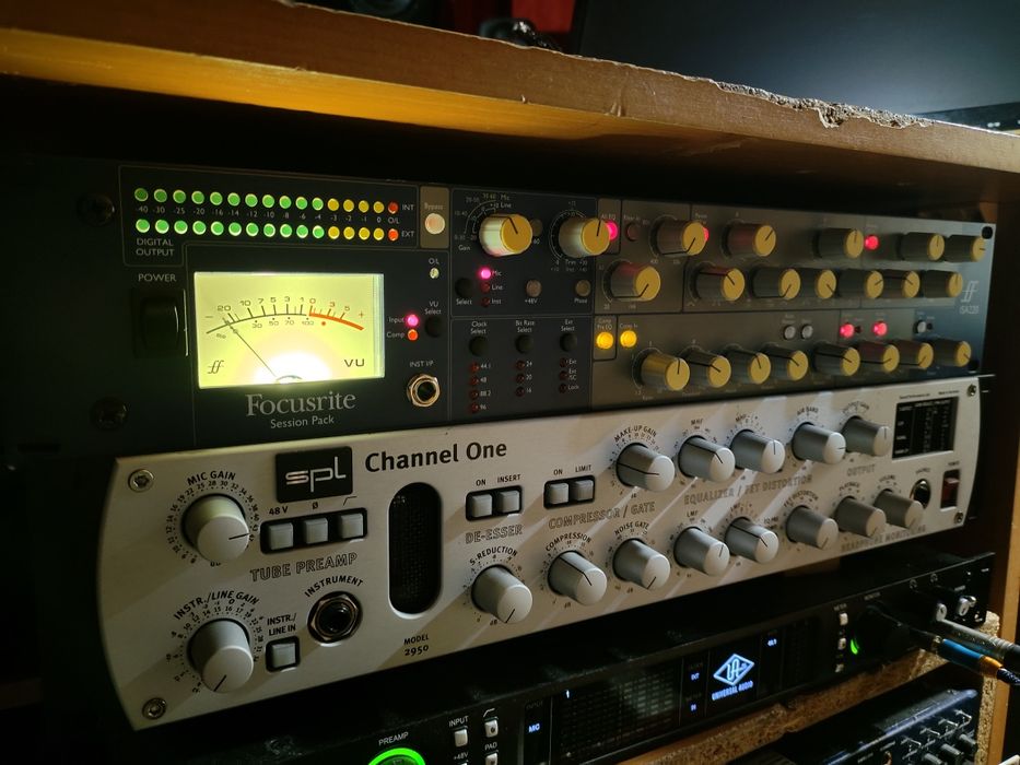 Focusrite isa220 preamp, channel strip, предусилитель