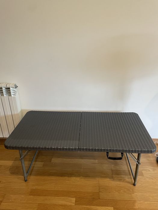 Mesa multiuso e dobrável para ambiente externo ou interno