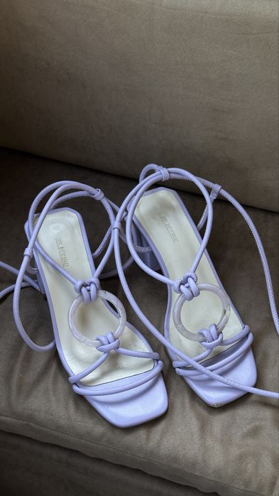Шкіряні босоніжки лавандового кольору