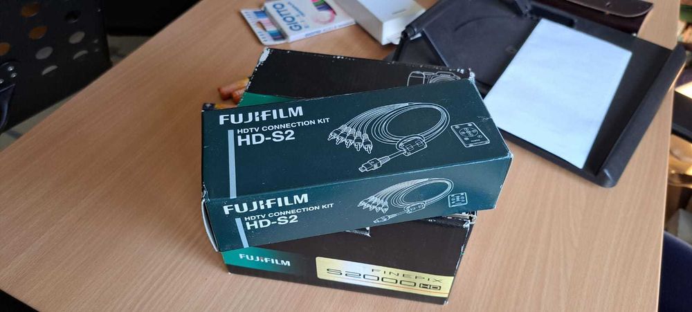 Máquina Fotográfica FUJI FINEPIX S2000 HD