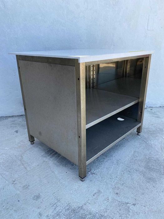 Bancada em inox com tampo corian