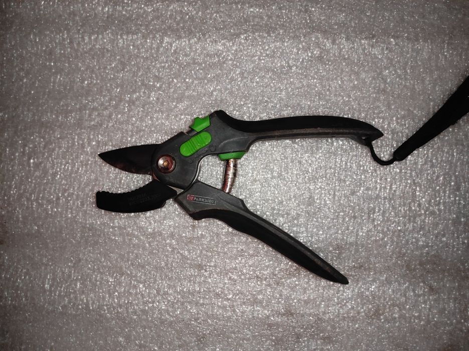 Продам  секатори