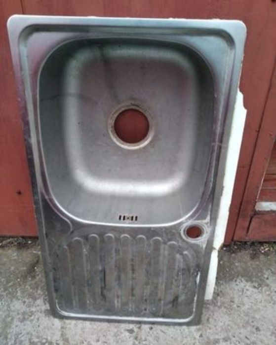 Кухонная мойка из нержавейки.