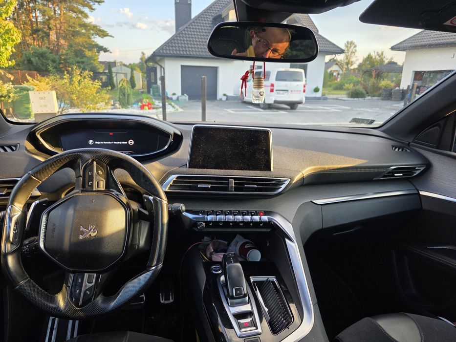 Wynajem samochodów osobowych i busow