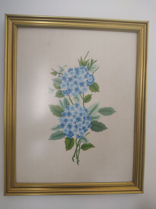 Bordados sobre linho dos Acores