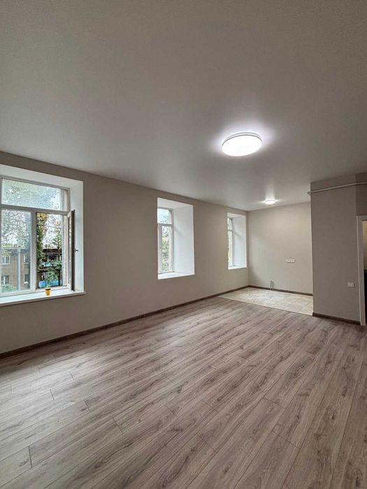 Продам квартиру з капітальним ремонтом на вул. Болгарській