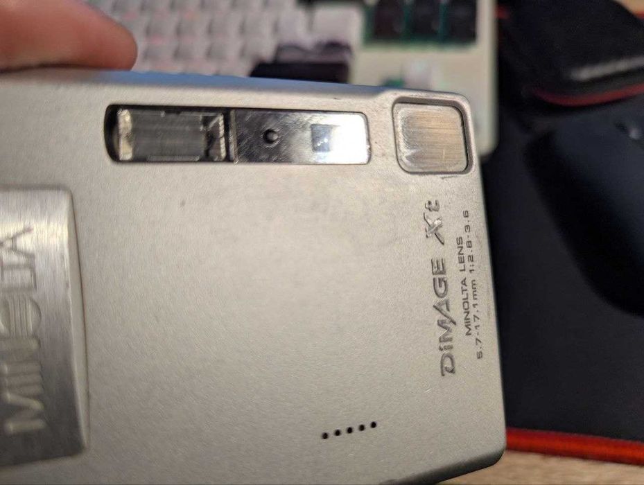Цифровий фотоапарат Konika Minolta Dimage Xt (карта 512Мб, зарядний )