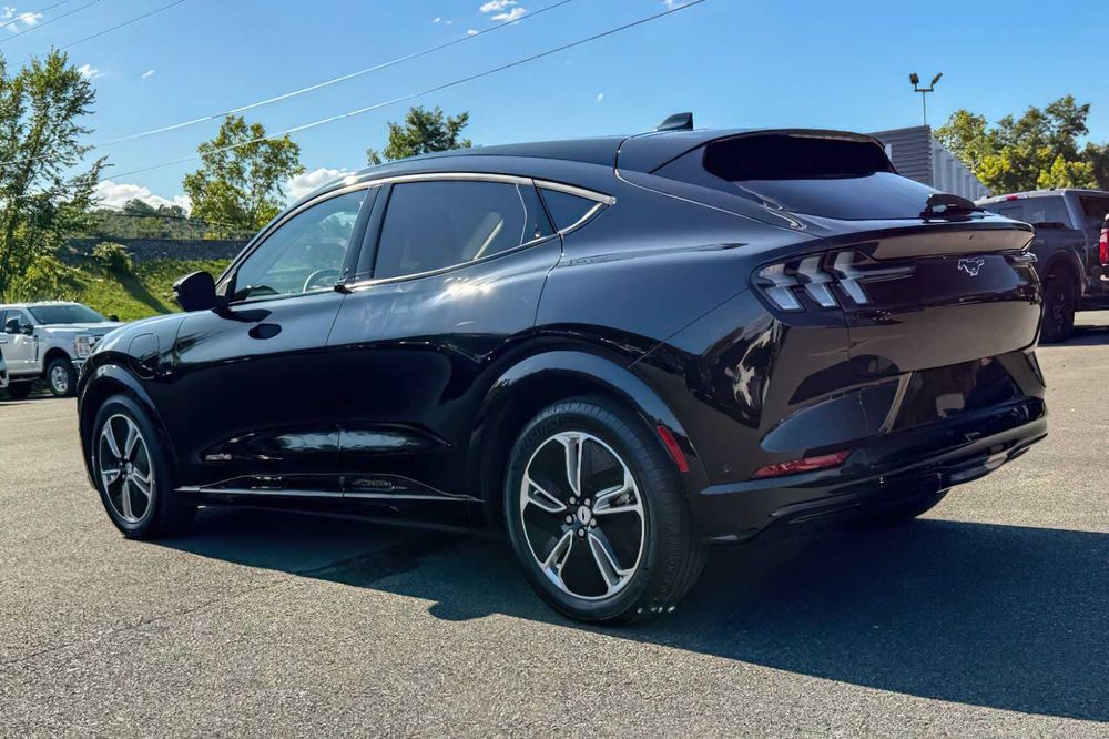 Ford Mustang Mach-E Premium      2023