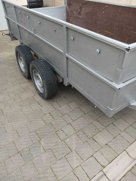 Прицеп легковий двохосний з гальмами