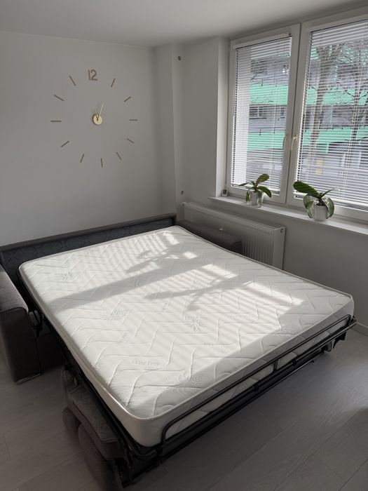 Kanapa rozkładana z wygodnym materacem – model VIZIR – świetny stan!