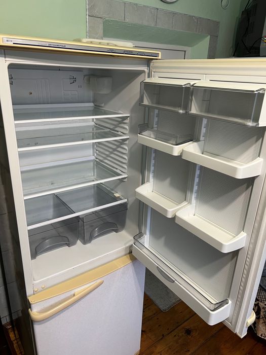 Холодильник з морозильною камерою Атлант