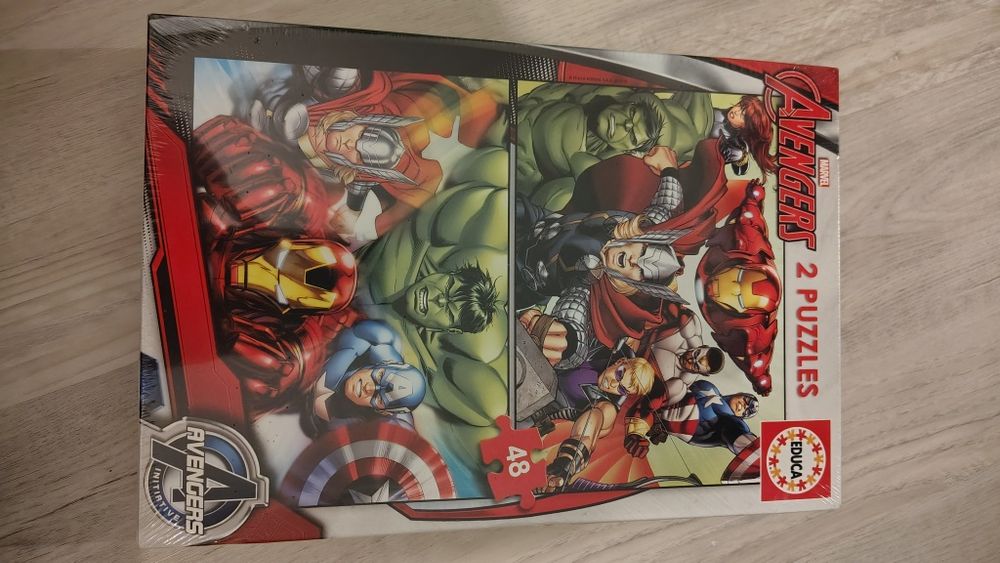 Vendo diversos brinquedos em caixa