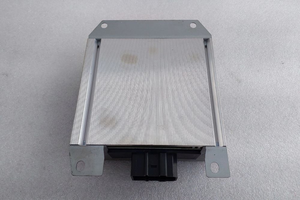 Amplificador de colunas AUDI A4 (8EC, B7)