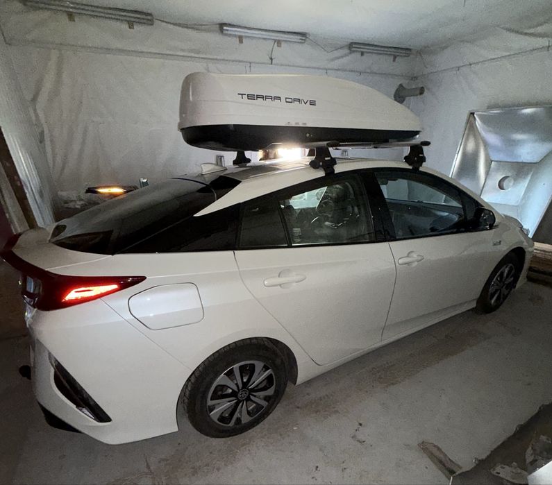 TOYOTA PRIUS 2017