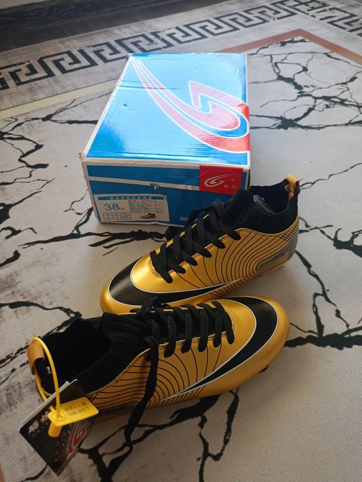 Buty korki do piłki nowe r.38