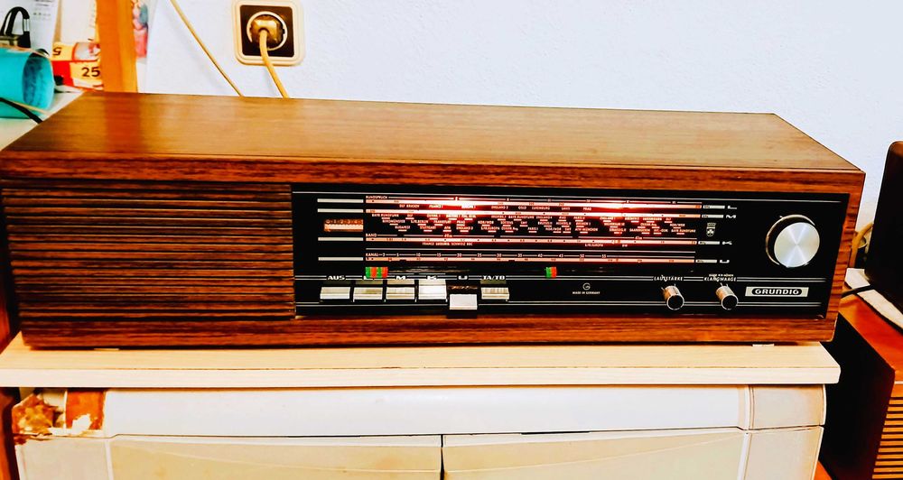 Rádio antigo Grundig RF 153