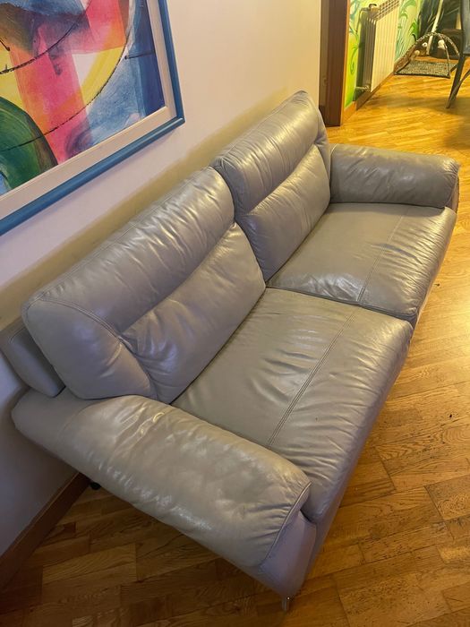 Sofá couro cinzento