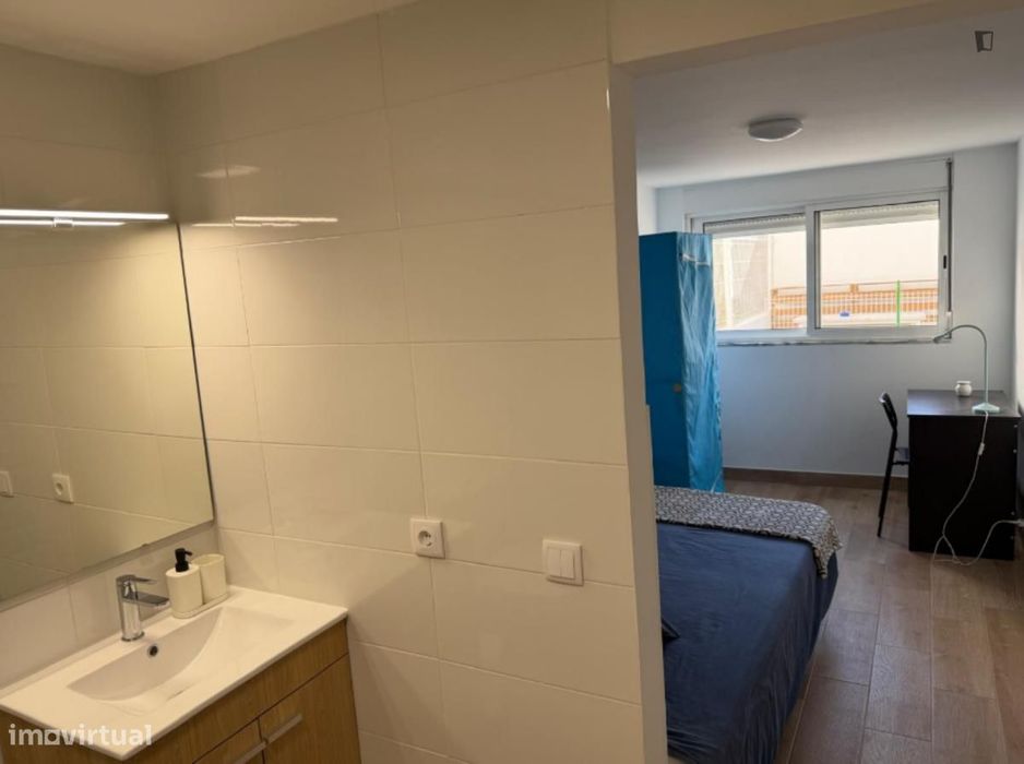 Quarto - localizado em Paranhos Porto