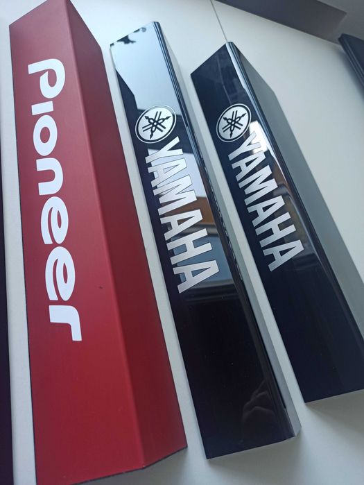 Podstawka, nadstawka pod sprzęt audio YAMAHA logo
