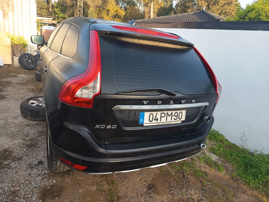 Volvo xc60 sinistrado — photo 3