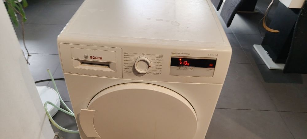 Suszarka Bosch Serie 4 z pompą ciepła – uszkodzona / do naprawy. Bosch WTH83007SN/04.