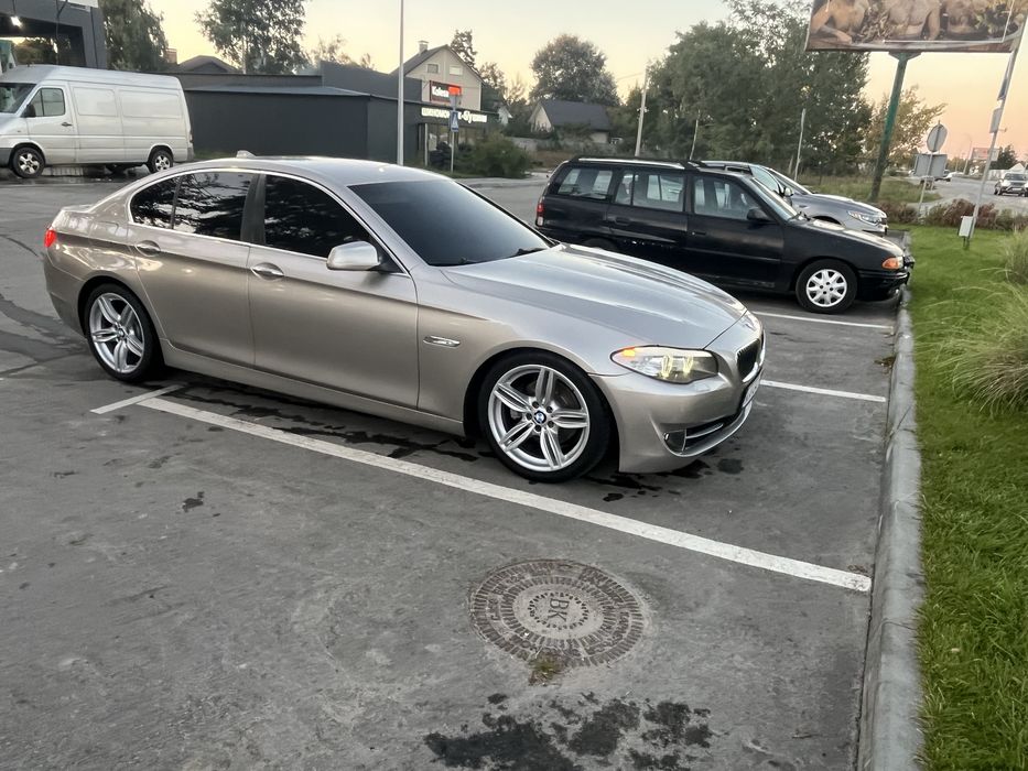 Продам BMW F10 520i