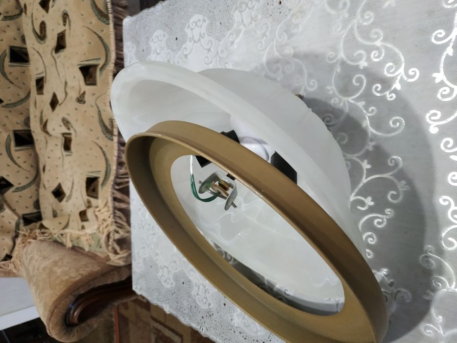 Продам хорошу люстру.