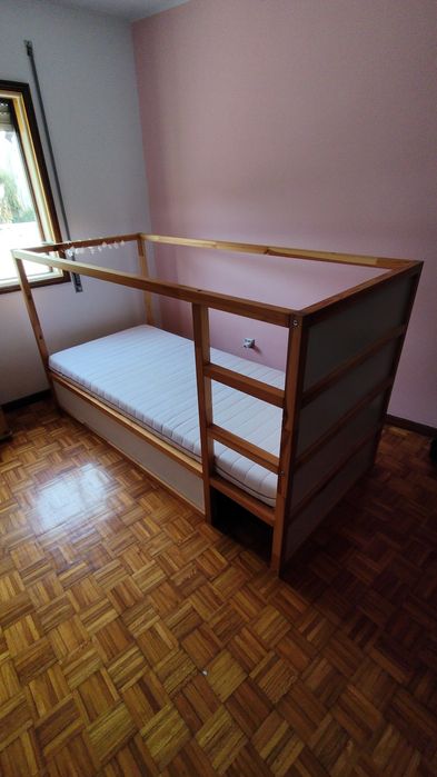 Cama IKEA Kura + colchão