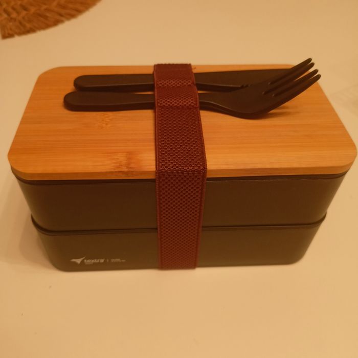 Lunch box z  drewniana pokrywką