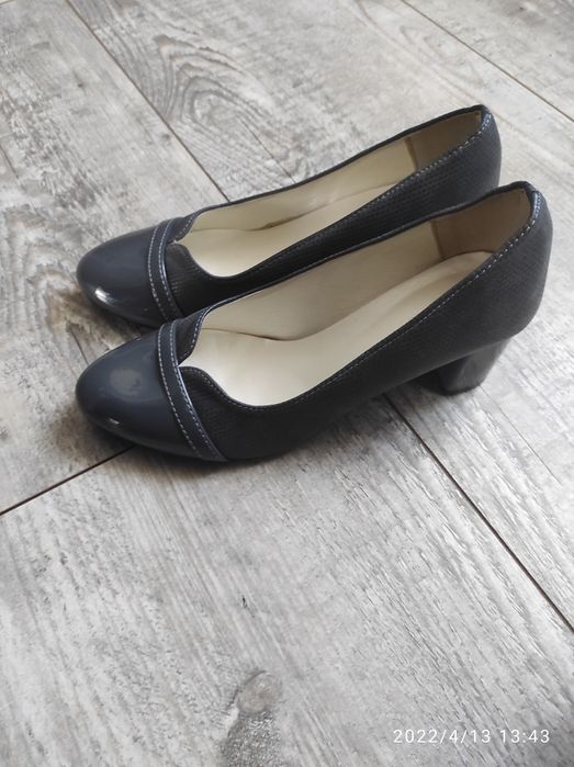 Sprzedam buty widoczne na zdjęciach