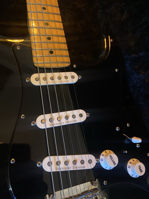 Guitarra eléctrica Fender Stratocaster série Black Edition, 7vias