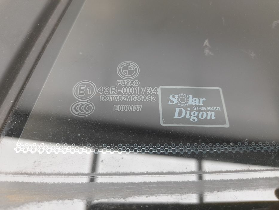 Vidro triangular da porta trás esquerdo BMW X1 (F48)