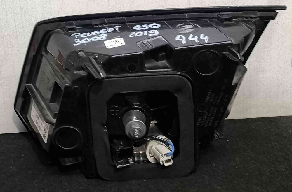 Farolim da Mala Esquerdo 9810477880 - PEUGEOT 3008 II SUV