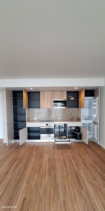 Apartamento T2 com jardim, Loures