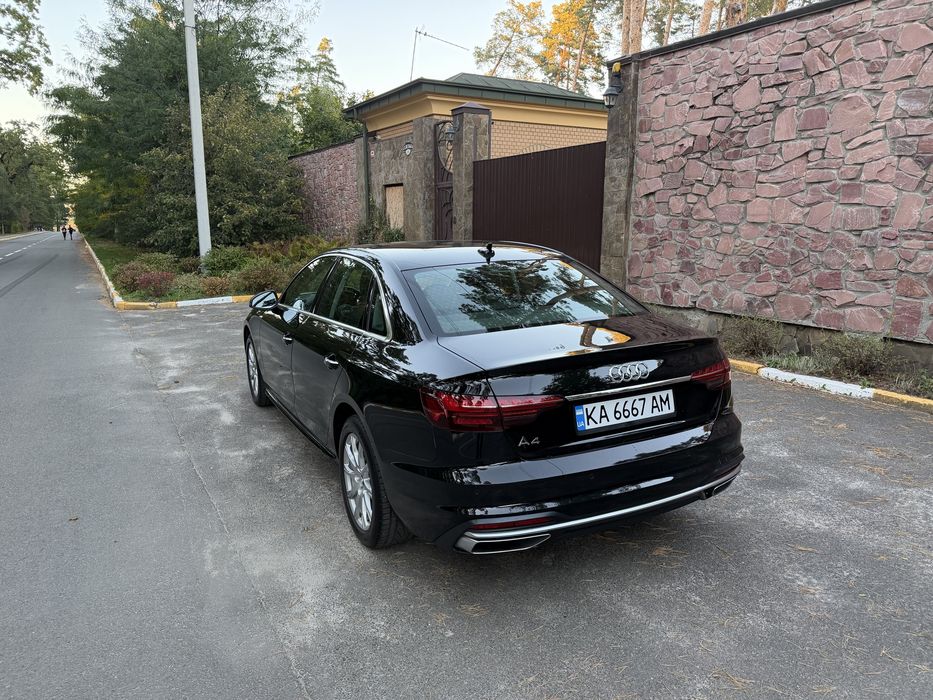 Audi A4 2020 рік