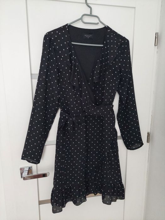 Czarna sukienka z długim rękawem w biale kropki Mohito r. 36/38